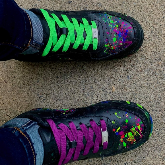 Customs - Picture 7 of 8